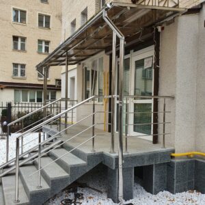 Входная группа Козырек,перила и пандус откидной.