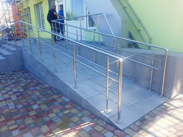 Поруччя для пандусу
