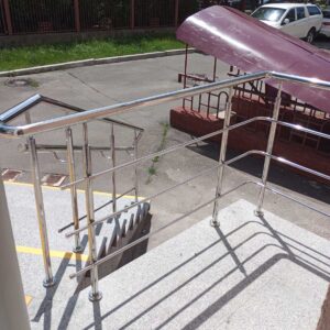 перила из нержавеки для входной группы