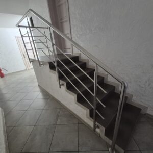 Перила на лестнице